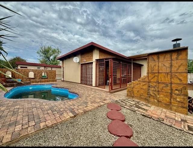 3 BEDROOM HOUSE FOR SALE IN VANDERBIJLPARK CE 3